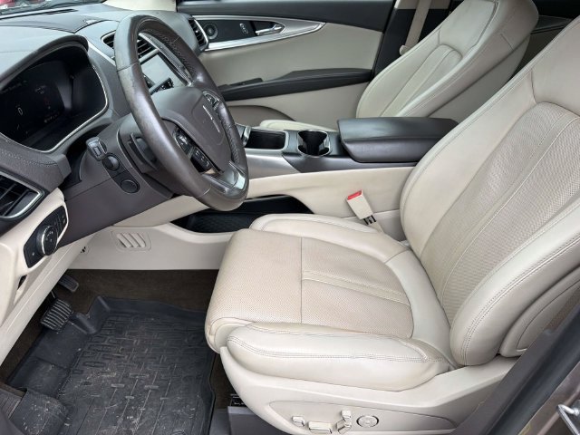 Used 2019 Lincoln Nautilus Reserve w/ Driver Assistance Package FWD image 16