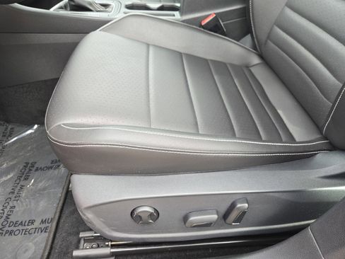 Used 2022 Volkswagen Jetta SE w/ Panoramic Sunroof Package image 17