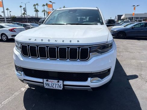 Used 2024 Jeep Wagoneer L Series II w/ Flexible Seating Group RWD image 3