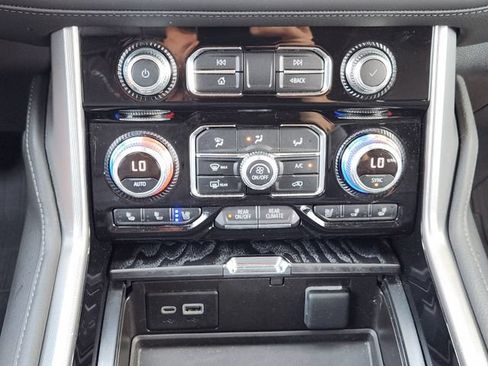 Used 2023 GMC Yukon Denali w/ LPO, Floor Liner Package AWD/4WD image 19