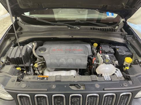 Used 2016 Jeep Renegade Latitude AWD/4WD image 24
