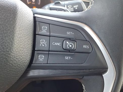 Used 2023 Jeep Grand Cherokee Laredo RWD image 29