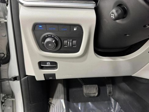 Used 2022 Jeep Grand Cherokee Overland w/ Advanced Protech Group III image 30