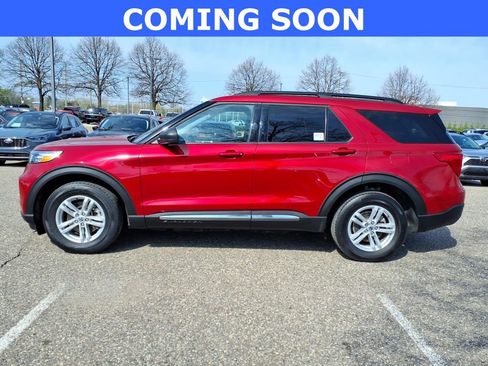 Used 2024 Ford Explorer XLT w/ Equipment Group 202A AWD/4WD image 2
