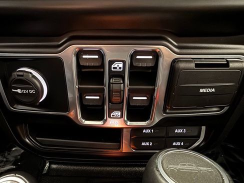 Used 2023 Jeep Gladiator Overland AWD/4WD image 38