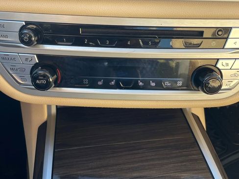 Used 2018 BMW 740i image 24