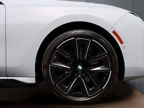 Used 2023 BMW i7 xDrive60 AWD/4WD image 15