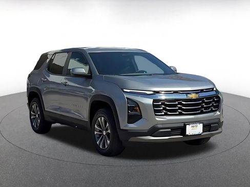 Used 2025 Chevrolet Equinox LT image 3