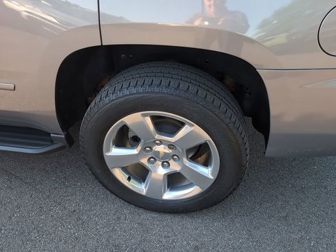 Used 2018 Chevrolet Tahoe LT w/ Luxury Package AWD/4WD image 13