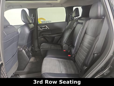 New 2025 Mitsubishi Outlander SE image 11
