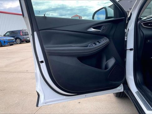 Used 2020 Buick Encore GX Preferred w/ Cold Weather Comfort Package FWD image 23