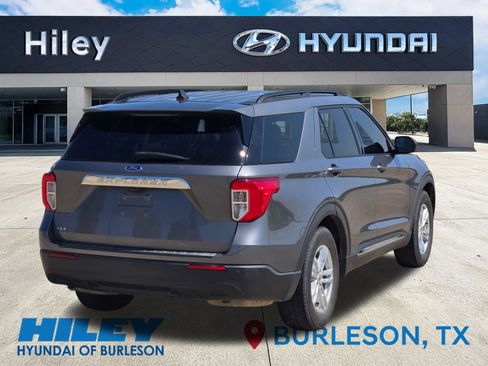 Used 2021 Ford Explorer XLT RWD image 4
