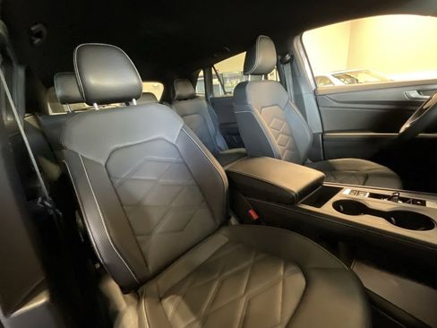 Used 2024 Volkswagen Atlas Cross Sport SE image 18