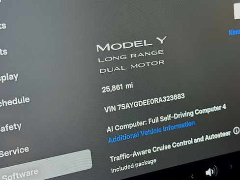 Used 2024 Tesla Model Y Long Range AWD/4WD image 18