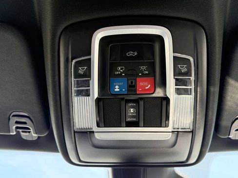 Used 2025 RAM 1500 Laramie AWD/4WD image 37