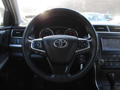 Used 2017 Toyota Camry SE image 32