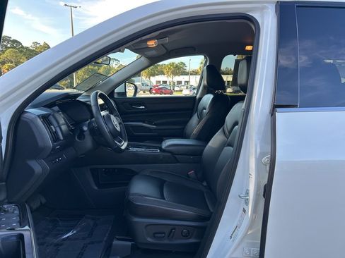 Used 2024 Nissan Pathfinder SL image 20