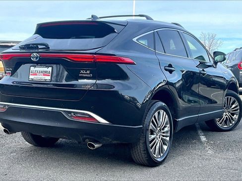 Used 2021 Toyota Venza XLE image 12