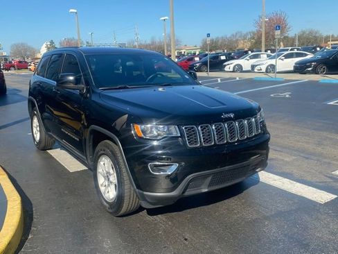 Used 2018 Jeep Grand Cherokee Laredo image 2
