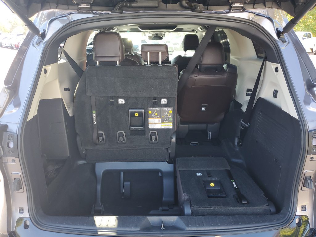 Used 2022 Toyota Sienna Platinum AWD/4WD image 37