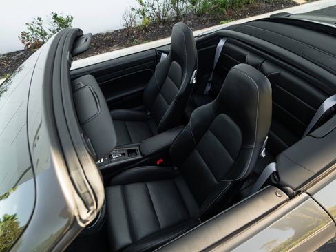 Used 2019 Porsche 911 Turbo S image 64