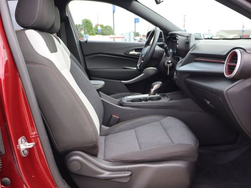 Used 2024 Chevrolet Trax RS FWD image 12