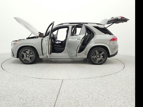 Used 2025 Mercedes-Benz GLE 450e 4MATIC image 8