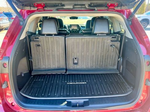 Used 2022 Toyota Highlander XLE AWD/4WD image 5
