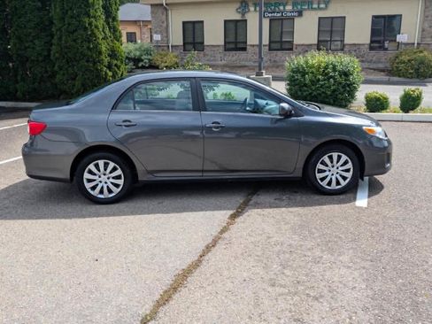 Used 2013 Toyota Corolla LE FWD image 6