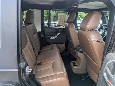 Used 2017 Jeep Wrangler Unlimited Sahara w/ Dual Top Group AWD/4WD image 33