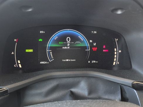 Used 2025 Toyota Camry SE image 10