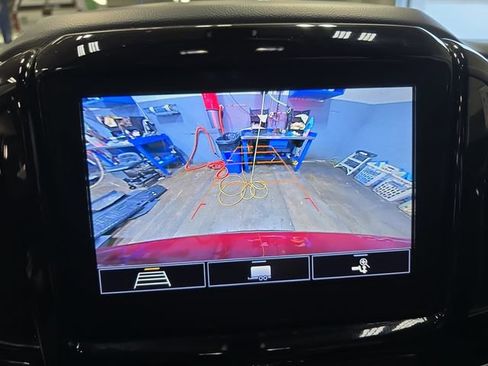 Used 2021 Chevrolet Traverse LT image 24