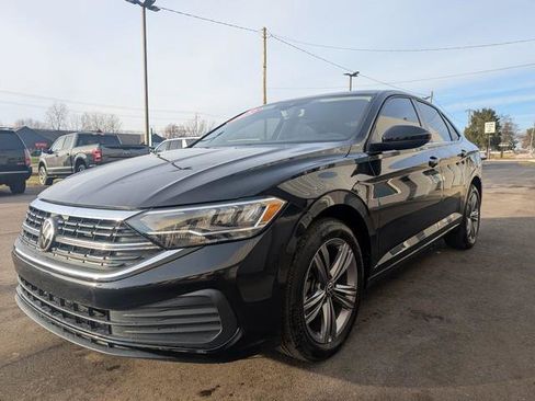 Used 2022 Volkswagen Jetta SE image 4