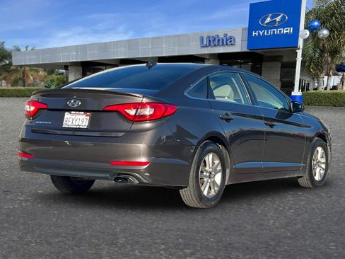 Used 2017 Hyundai Sonata SE image 2