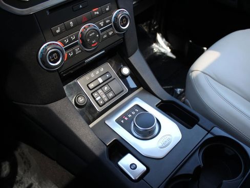 Used 2015 Land Rover LR4 HSE LUX image 26