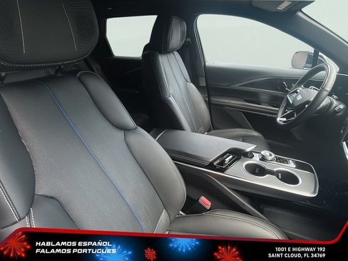 Certified 2025 Cadillac Lyriq Luxury AWD/4WD image 31