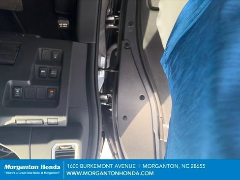 Used 2022 Nissan Frontier SV AWD/4WD image 28