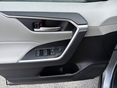 Certified 2023 Toyota RAV4 XLE w/ Convenience Package FWD image 20