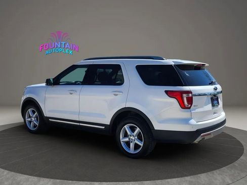 Used 2017 Ford Explorer XLT w/ Equipment Group 202A AWD/4WD image 3