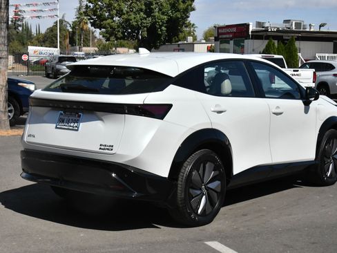 Used 2024 Nissan Ariya AWD image 8