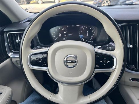 Used 2020 Volvo S60 T6 Momentum image 15