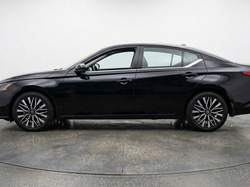 Used 2025 Nissan Altima 2.5 SV image 5