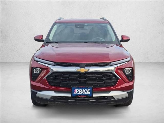 Used 2025 Chevrolet TrailBlazer LT AWD/4WD image 2