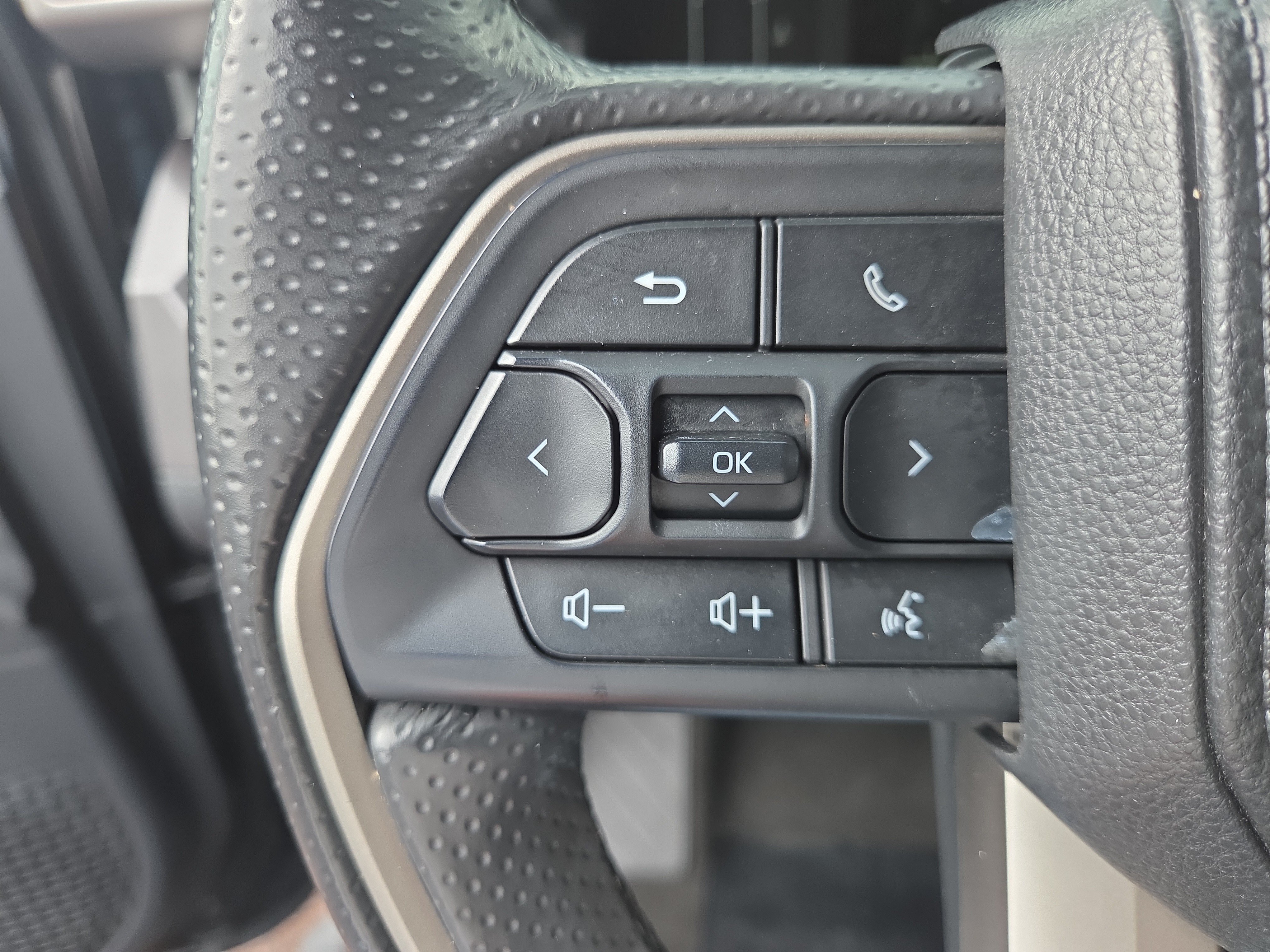 Certified 2025 Toyota 4Runner SR5 AWD/4WD image 26
