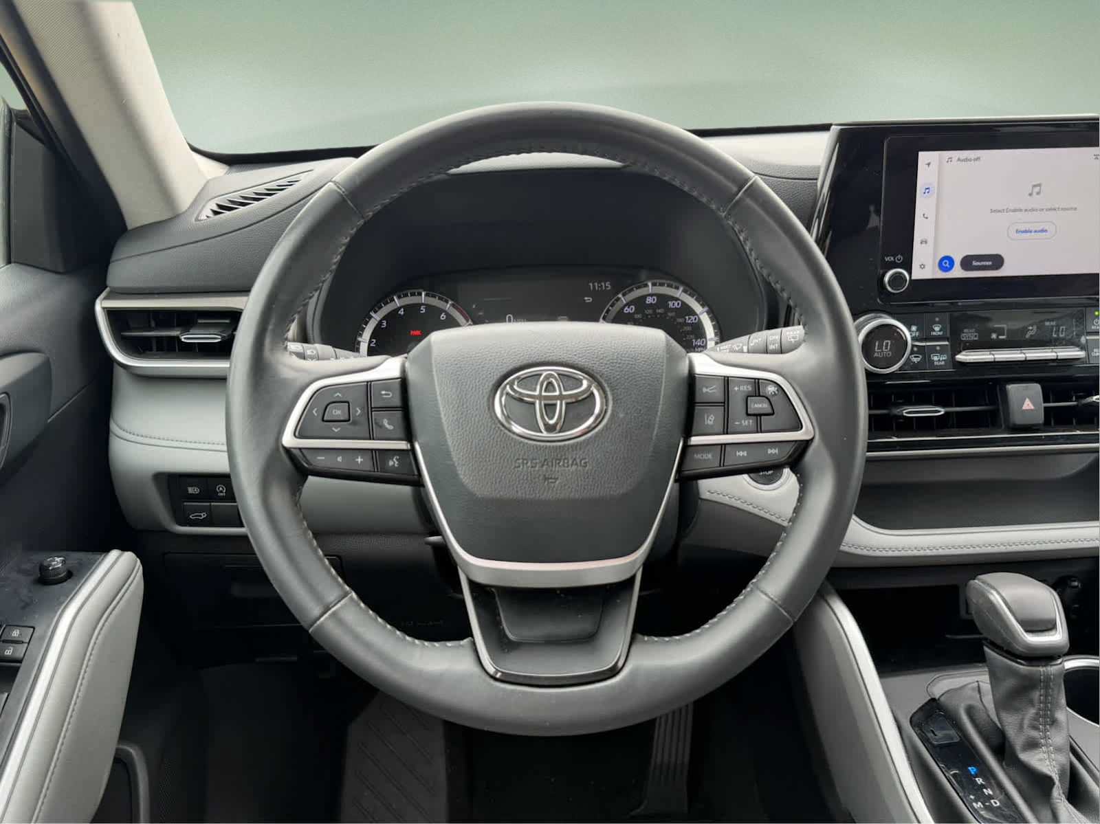 Used 2024 Toyota Highlander LE AWD/4WD image 13