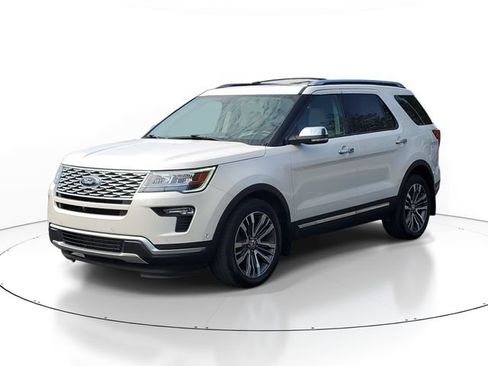 Used 2018 Ford Explorer Platinum AWD/4WD image 2