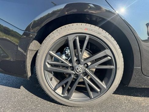 New 2026 Toyota Camry Hybrid FWD image 10