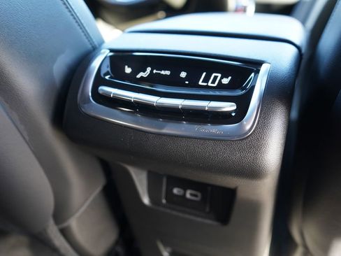 Used 2024 Cadillac XT6 Premium Luxury image 18