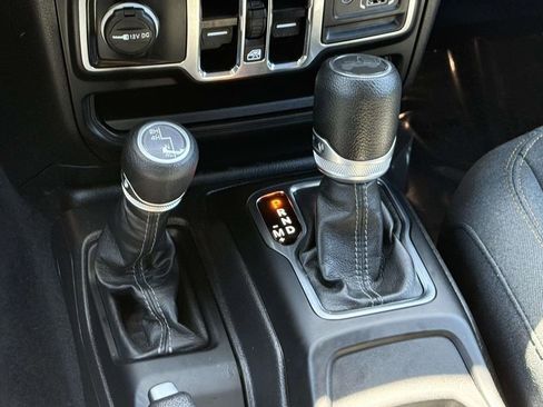 Used 2024 Jeep Wrangler Unlimited Sahara AWD/4WD image 18