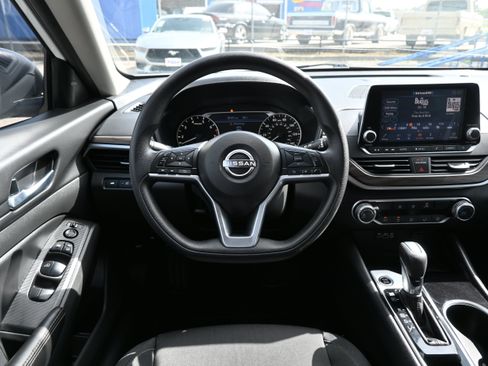 Used 2024 Nissan Altima 2.5 SV FWD image 28